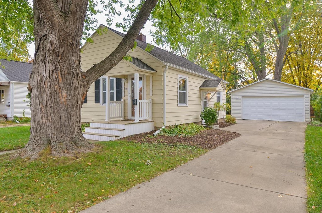 Photo of 1123 Wirtz AVENUE, Green Bay, WI 54304 (MLS # 50334209)
