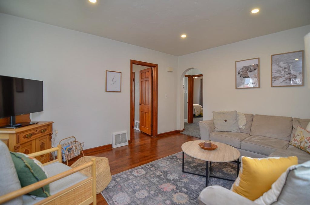 Photo of 1123 Wirtz AVENUE, Green Bay, WI 54304 (MLS # 50334209)
