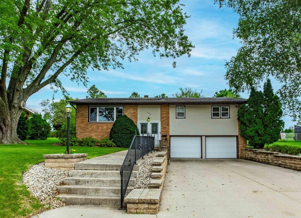 Photo of 608 W Fountain STREET, Dodgeville, WI 53533 (MLS # 2032070)