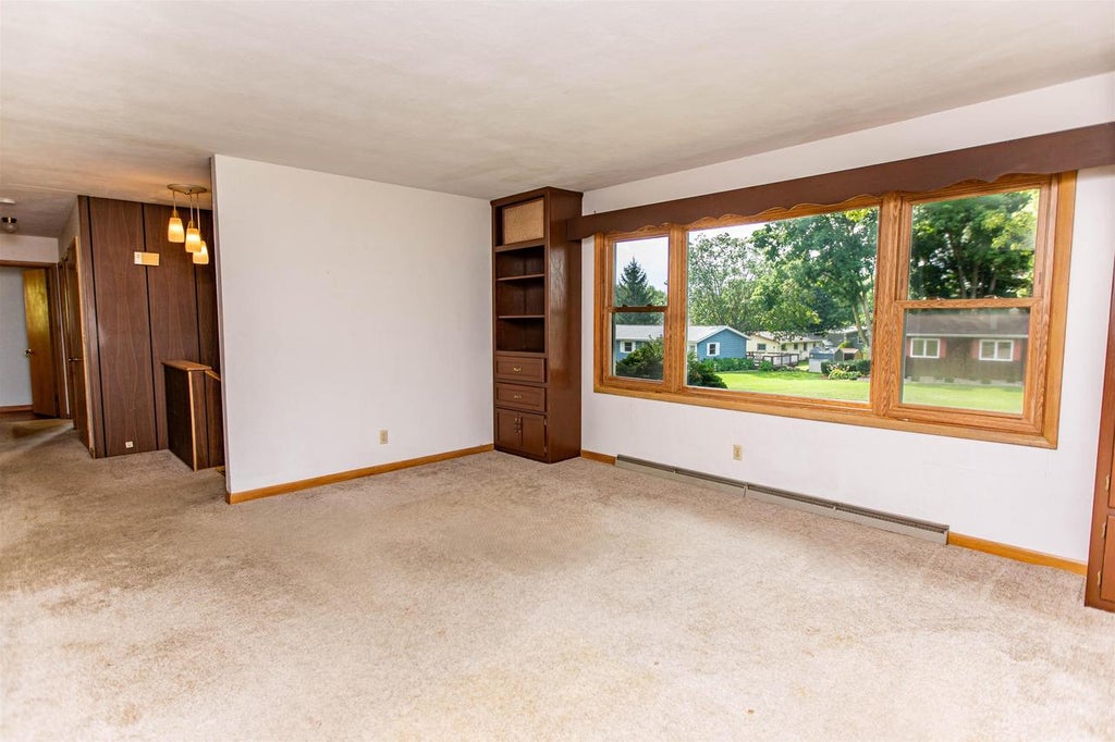 Photo of 608 W Fountain STREET, Dodgeville, WI 53533 (MLS # 2032070)