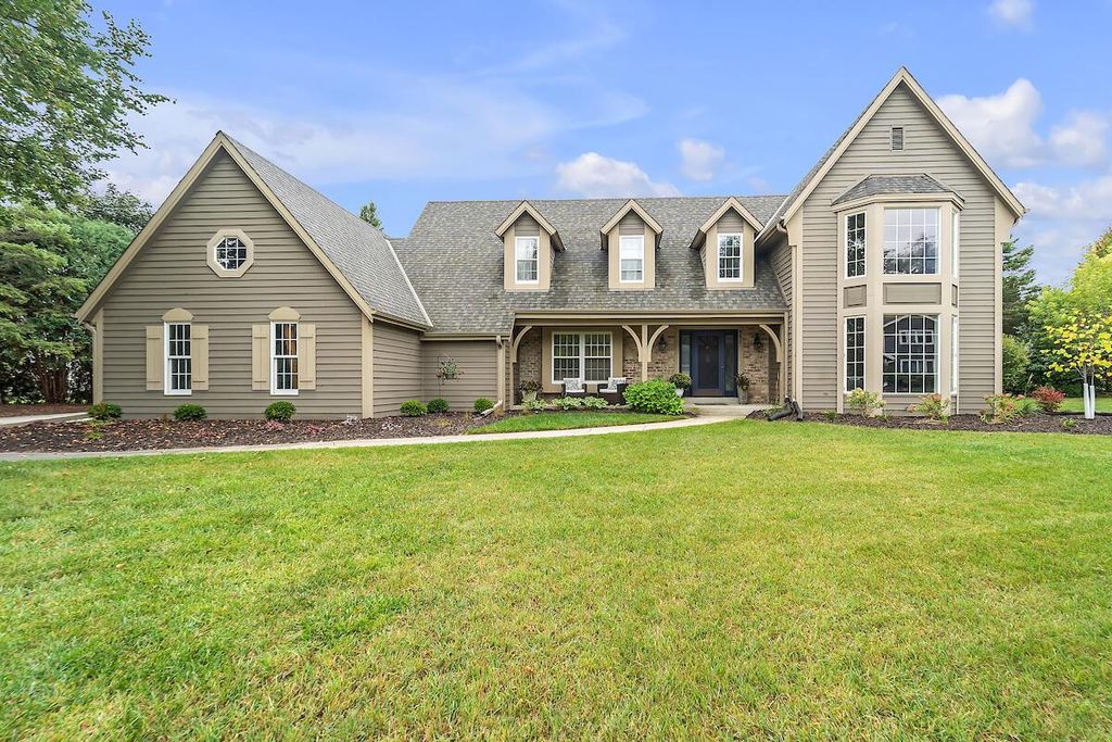 Photo of 331 Juniper COURT, Grafton, WI 53024 (MLS # 1940652)