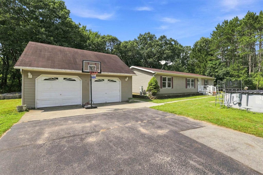 Photo of N2729 S Hill LANE, Redgranite, WI 54970 (MLS # 22603986)