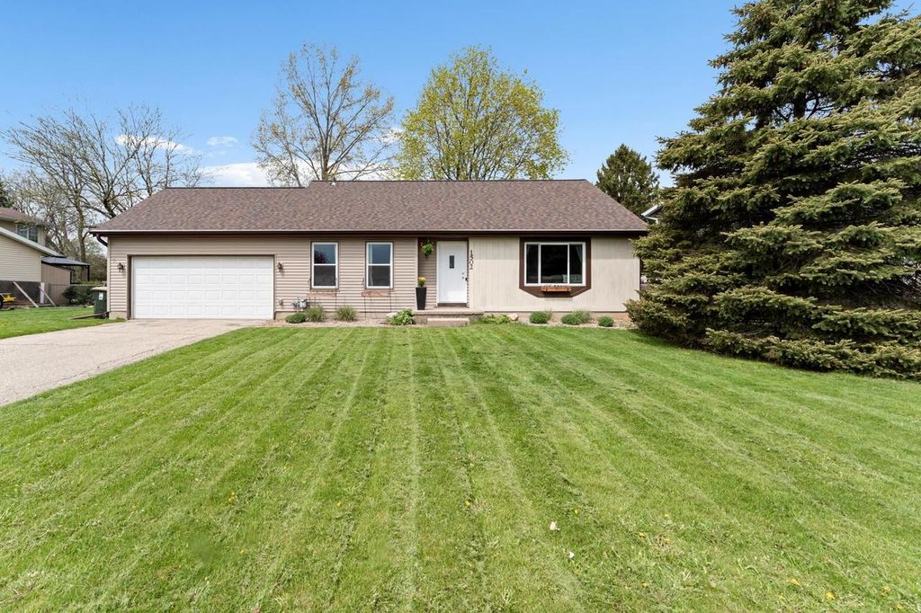 Photo of 1502 Briar LANE, Sun Prairie, WI 53590 (MLS # 2022059)