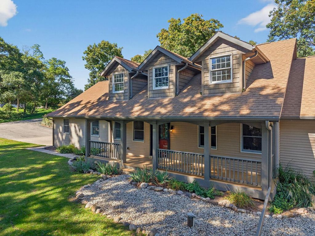 Photo of W349S10106 Bittersweet COURT, Eagle, WI 53119 (MLS # 1937249)