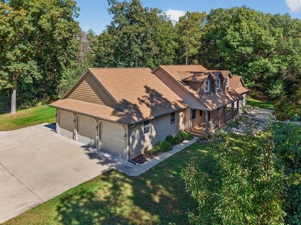 Photo of W349S10106 Bittersweet COURT, Eagle, WI 53119 (MLS # 1937249)