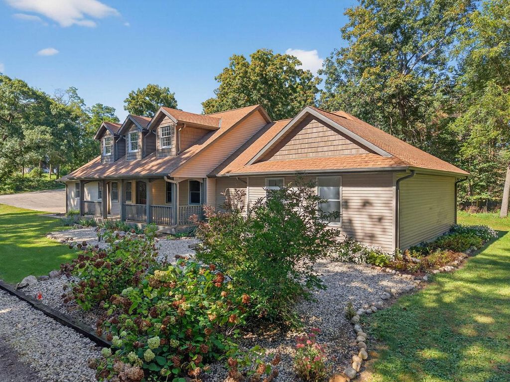 Photo of W349S10106 Bittersweet COURT, Eagle, WI 53119 (MLS # 1937249)