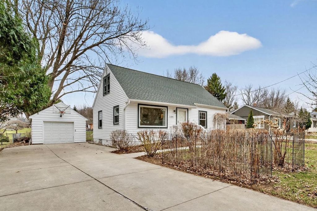 Photo of 5207 Shore Acres ROAD, Monona, WI 53716 (MLS # 2018692)