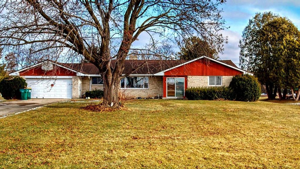 Photo of 4950 N County Road N ROAD NORTH ROAD N, Jefferson, WI 53549 (MLS # 1947081)