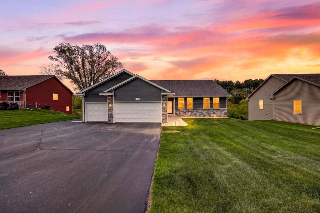 Photo of 11308 N Mason DRIVE, Edgerton, WI 53534 (MLS # 2022468)