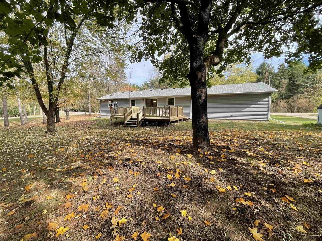 Photo of N2089 Shadow ROAD, Waupaca, WI 54981 (MLS # 2011608)