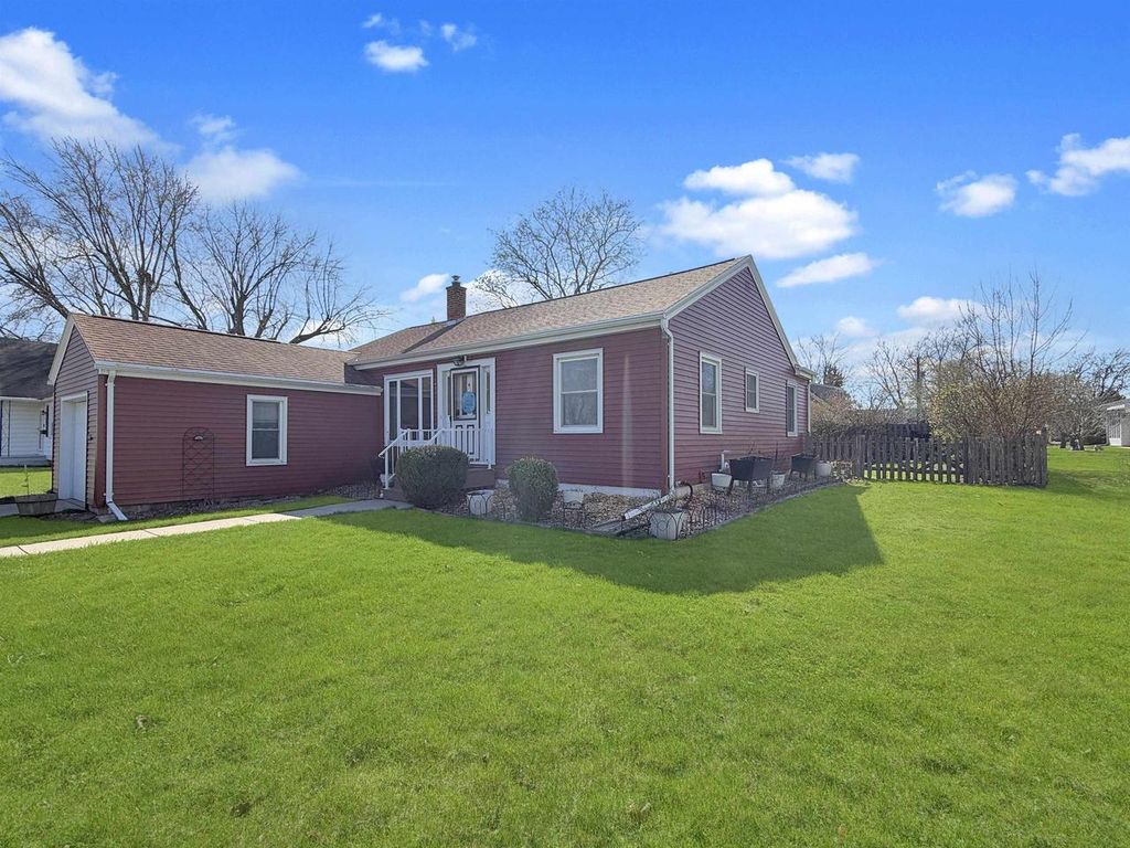 Photo of 613 N Sawyer STREET, Oshkosh, WI 54902 (MLS # 50323841)