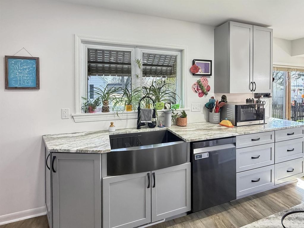 Photo of 613 N Sawyer STREET, Oshkosh, WI 54902 (MLS # 50323841)