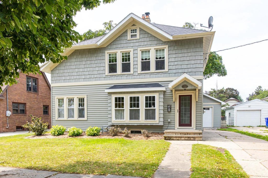 Photo of 733 S Mueller STREET, Appleton, WI 54914 (MLS # 50330509)