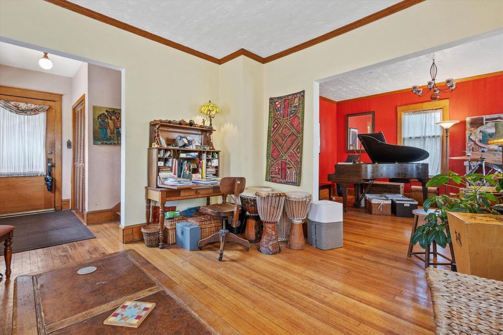 Photo of 1701 E Lafayette PLACE, Milwaukee, WI 53202 (MLS # 1962991)