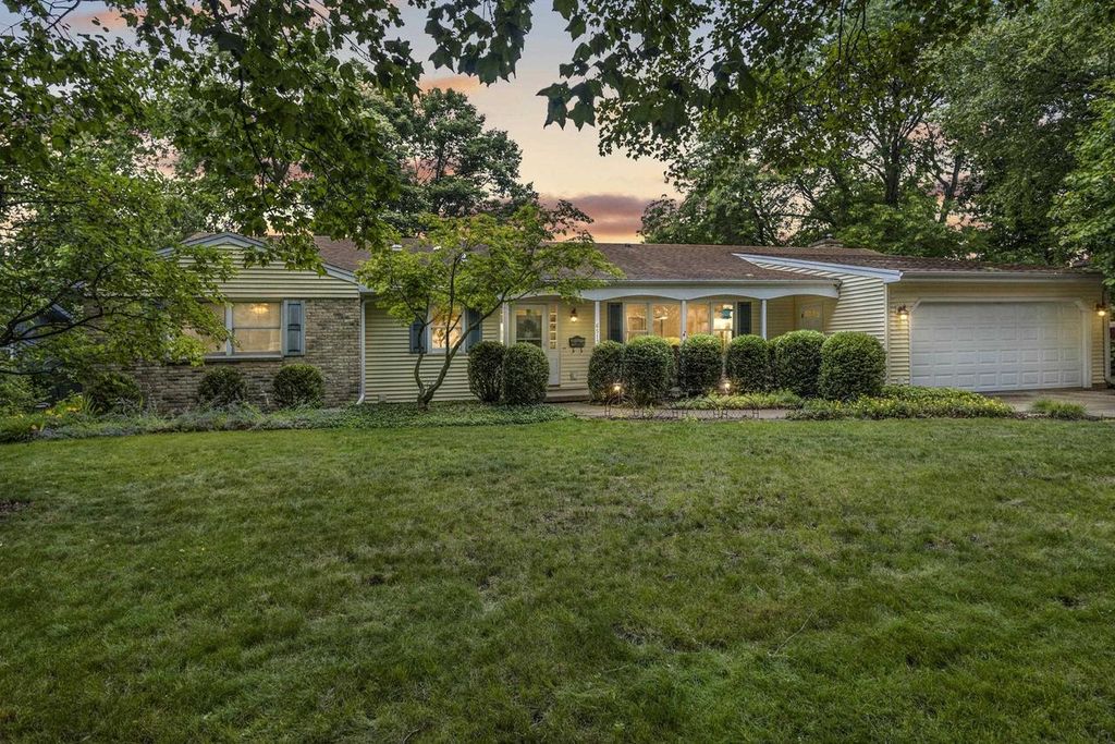 Photo of 6513 Gettysburg DRIVE, Madison, WI 53705 (MLS # 2021735)