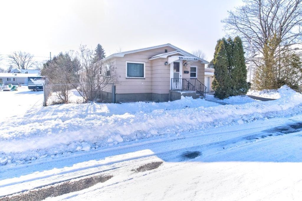 Photo of 118 Coleman STREET, Marinette, WI 54143 (MLS # 50320006)