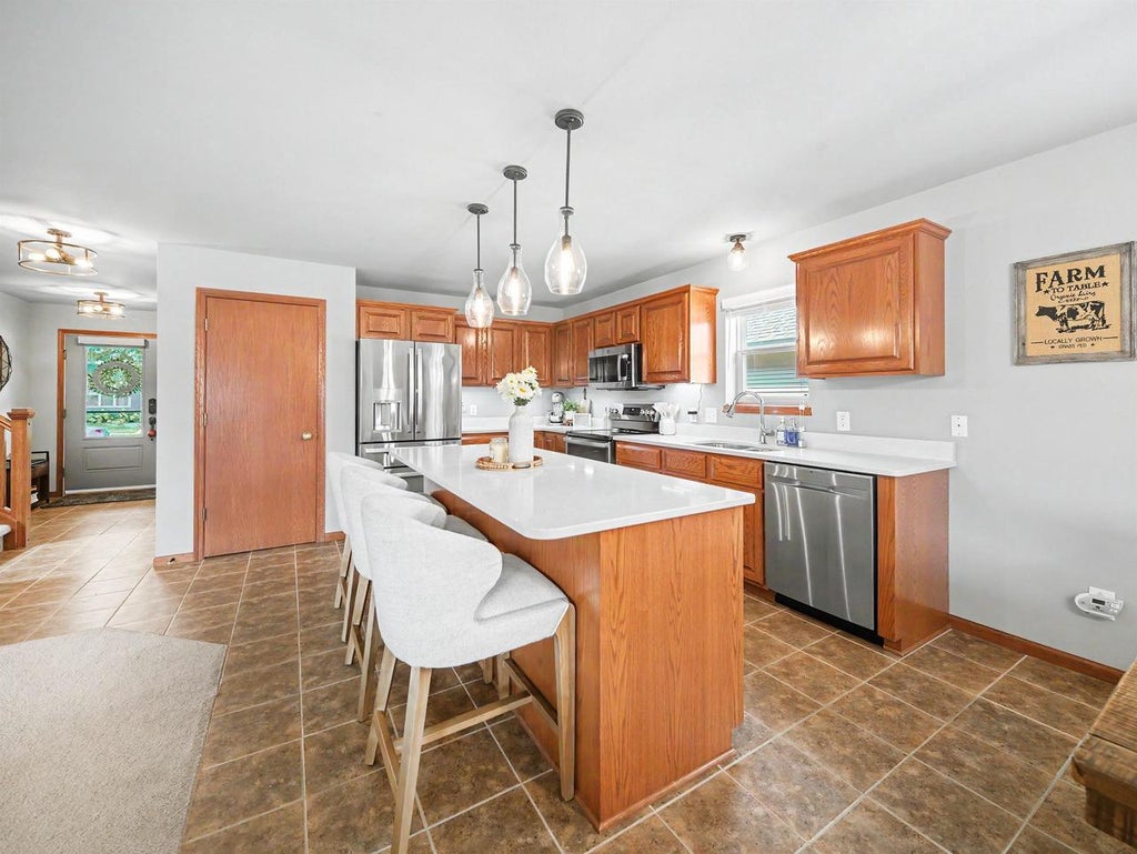 Photo of 3821 STONEBRIDGE DRIVE, Madison, WI 53719 (MLS # 2034728)