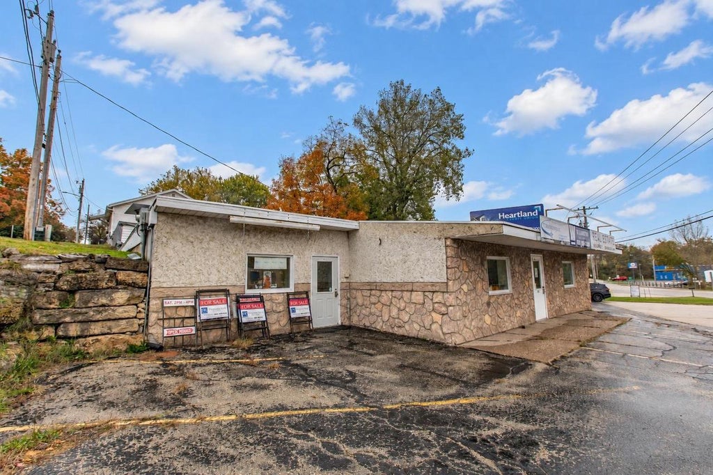 Photo of 370 E Highway 151, Platteville, WI 53818 (MLS # 2035610)