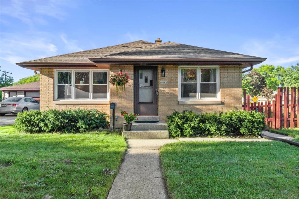 Photo of 10506 W Villard AVENUE, Milwaukee, WI 53225 (MLS # 1980036)