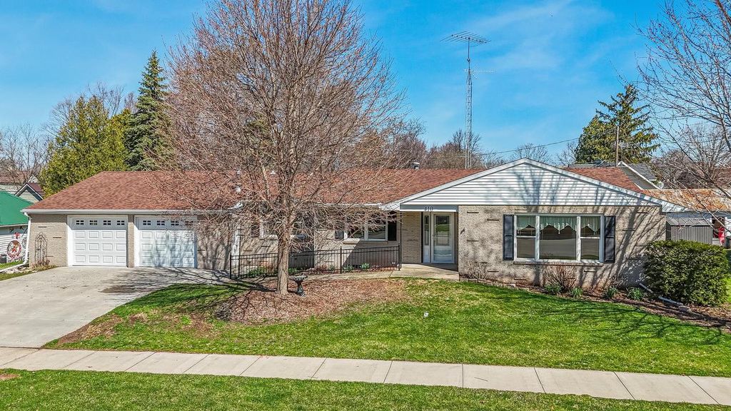 Photo of 410 W Main STREET, Winneconne, WI 54986 (MLS # 50323638)