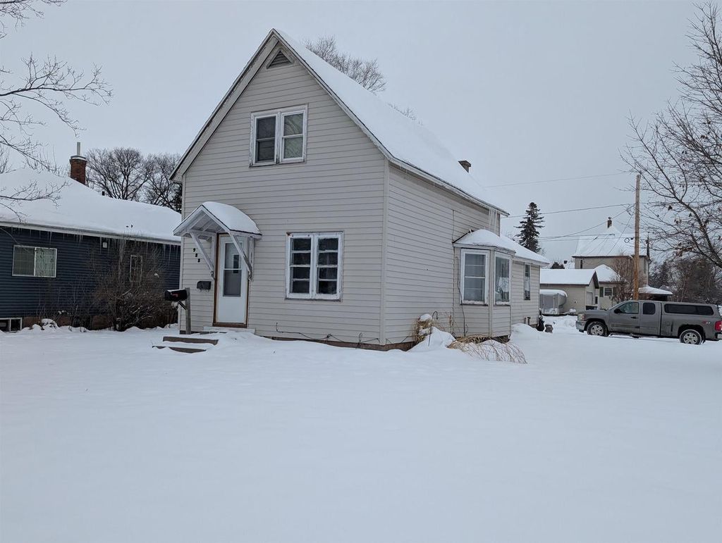 Photo of 922 MacArthur AVENUE, Ashland, WI 54806 (MLS # 6123216)