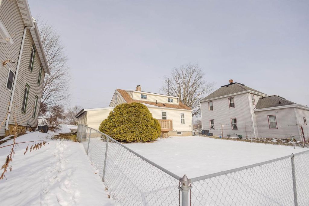 Photo of 327 W Merrimac STREET, Dodgeville, WI 53533 (MLS # 2014393)