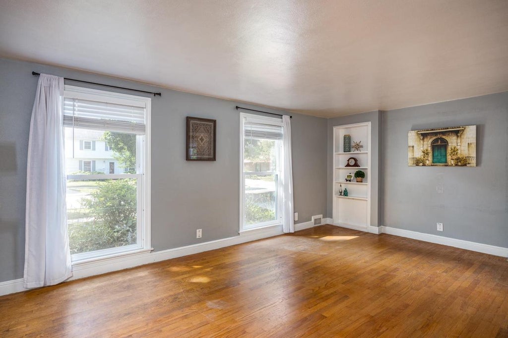 Photo of 822 W 3rd STREET, Appleton, WI 54914 (MLS # 50331375)