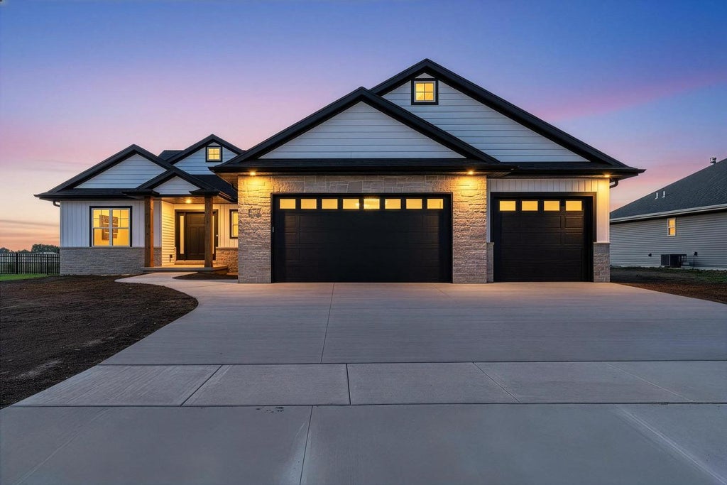 Photo of 3728 Edwina DRIVE, De Pere, WI 54115 (MLS # 50333834)