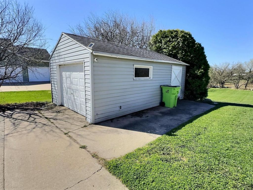 Photo of 1785 Crown DRIVE, Oshkosh, WI 54904 (MLS # 50324096)