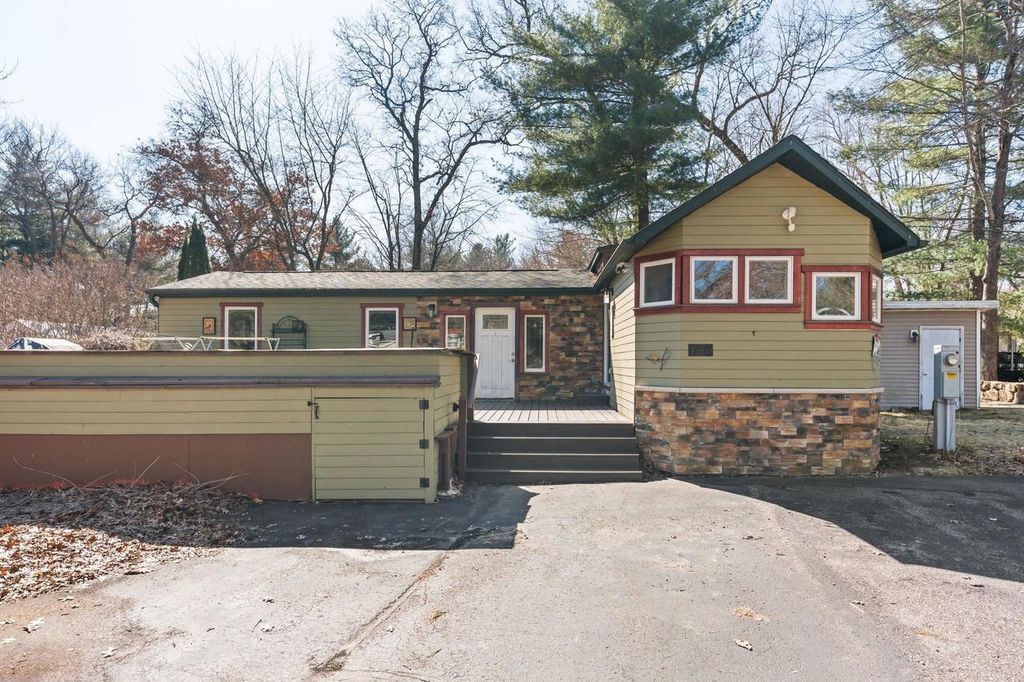 Photo of 140 Sugar Maple CIRCLE #179, Wisconsin Dells, WI 53965 (MLS # 2019707)