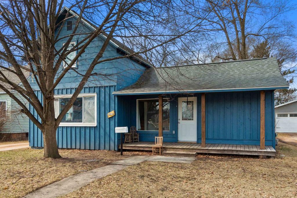 Photo of 2016 Michigan AVENUE, Stevens Point, WI 54481 (MLS # 22601345)