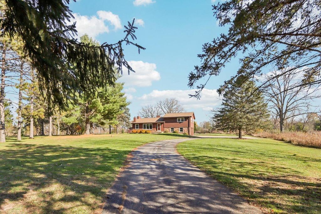 Photo of W398N8740 Amber LANE, Ixonia, WI 53036 (MLS # 1941077)