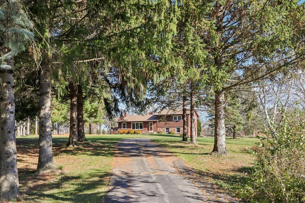 Photo of W398N8740 Amber LANE, Ixonia, WI 53036 (MLS # 1941077)