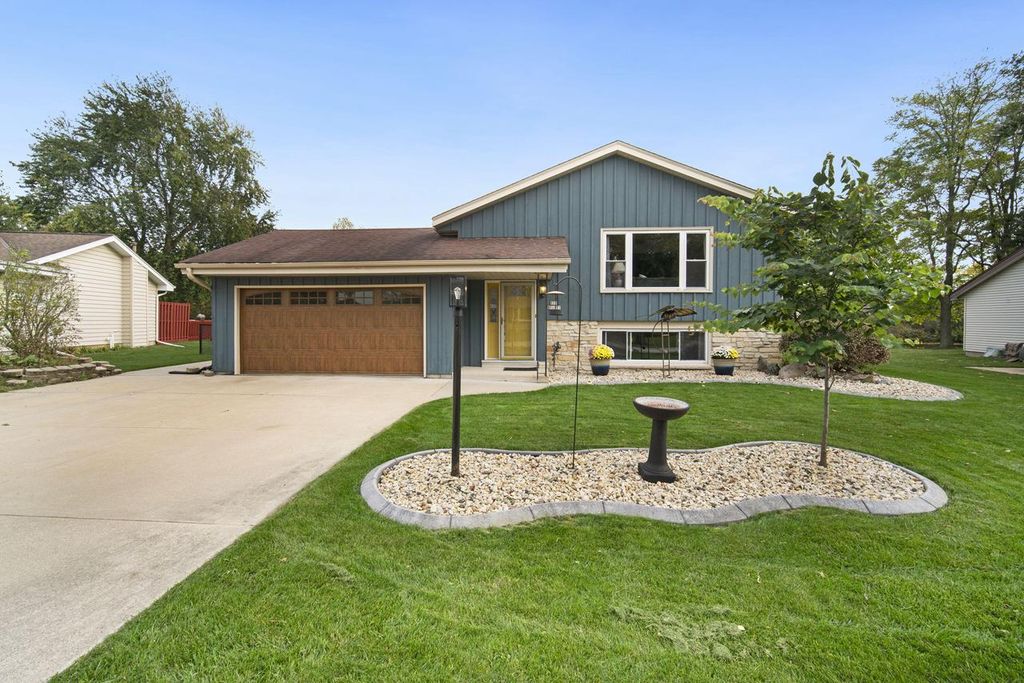 Photo of S73W16773 Briargate LANE, Muskego, WI 53150 (MLS # 1940730)