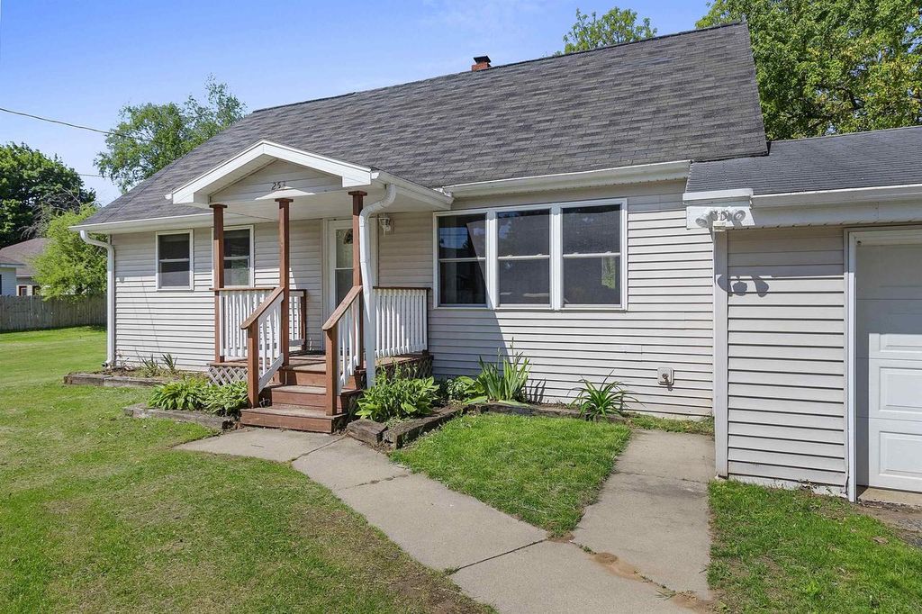 Photo of 253 S Oakland AVENUE, Oconto Falls, WI 54154 (MLS # 50326251)