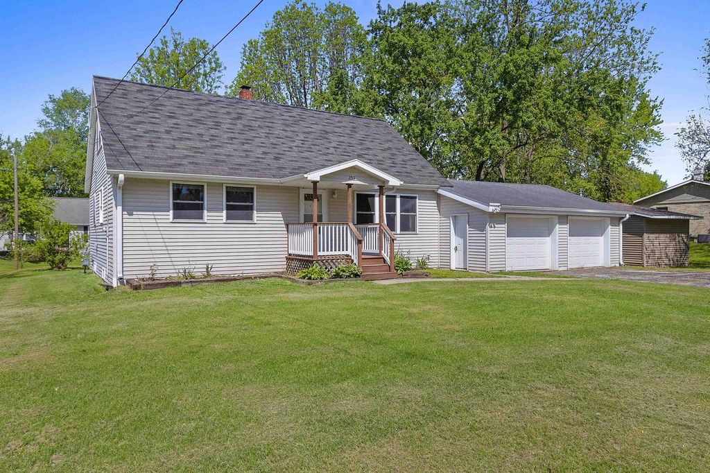 Photo of 253 S Oakland AVENUE, Oconto Falls, WI 54154 (MLS # 50326251)