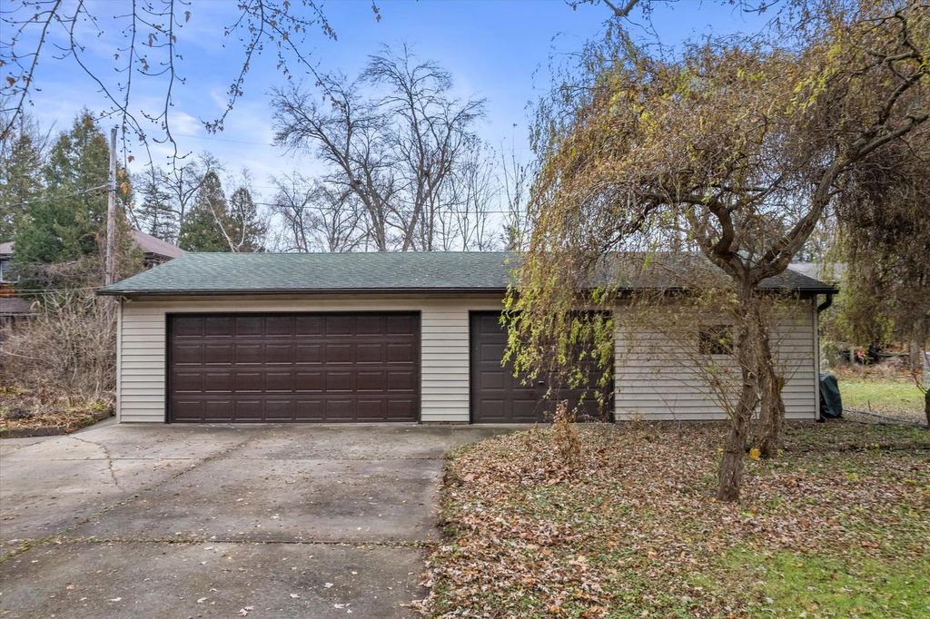 Photo of 2025 Dickson PLACE, Madison, WI 53713 (MLS # 1944034)