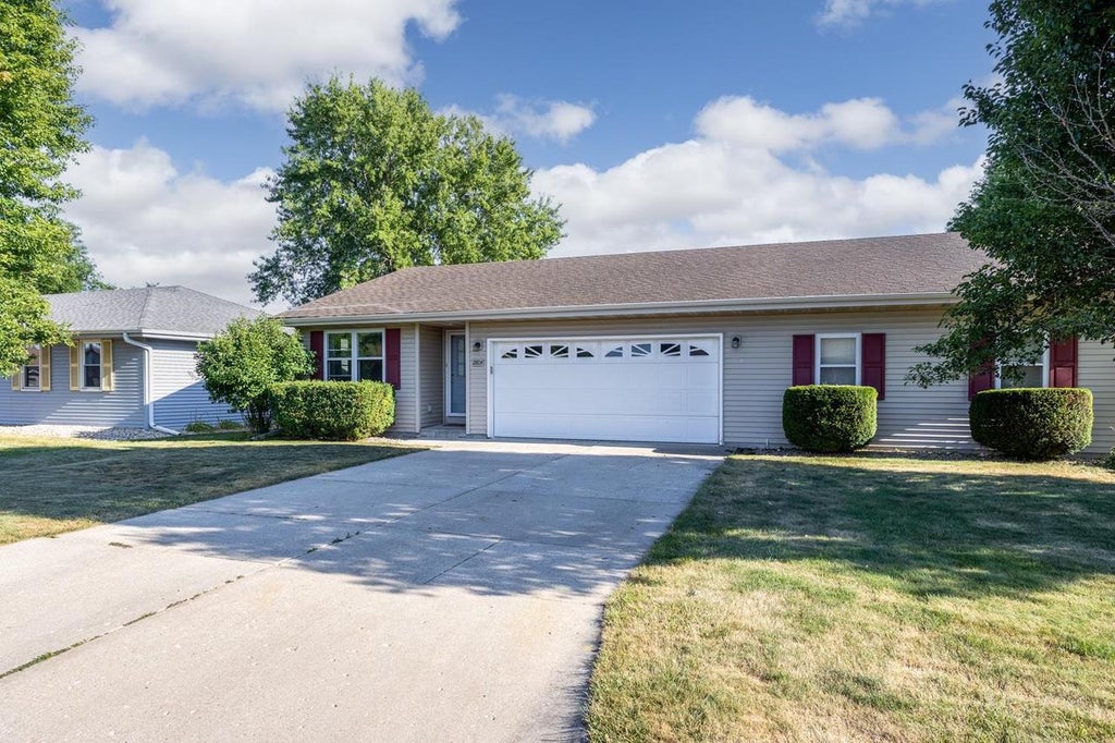 Photo of 2804 Carrousel LANE, Janesville, WI 53545 (MLS # 2029386)