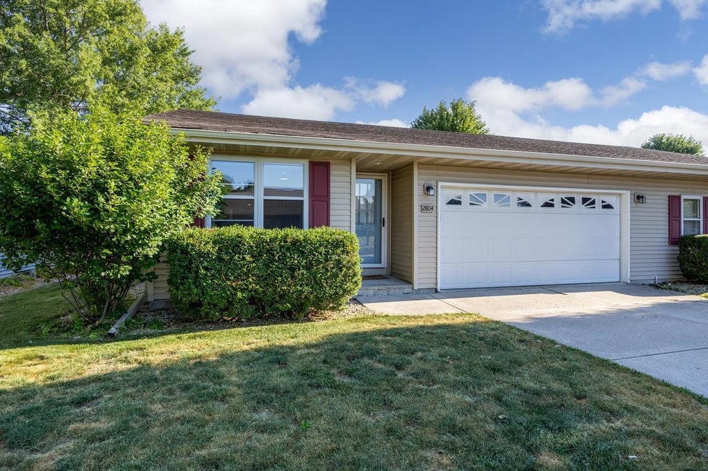 Photo of 2804 Carrousel LANE, Janesville, WI 53545 (MLS # 2029386)