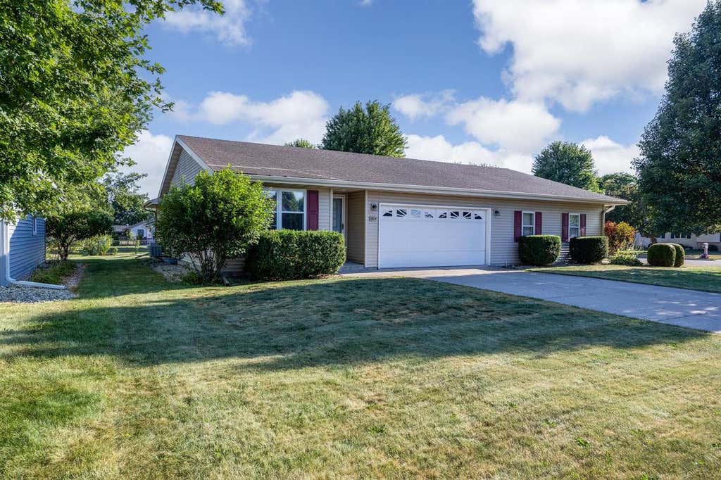 Photo of 2804 Carrousel LANE, Janesville, WI 53545 (MLS # 2029386)