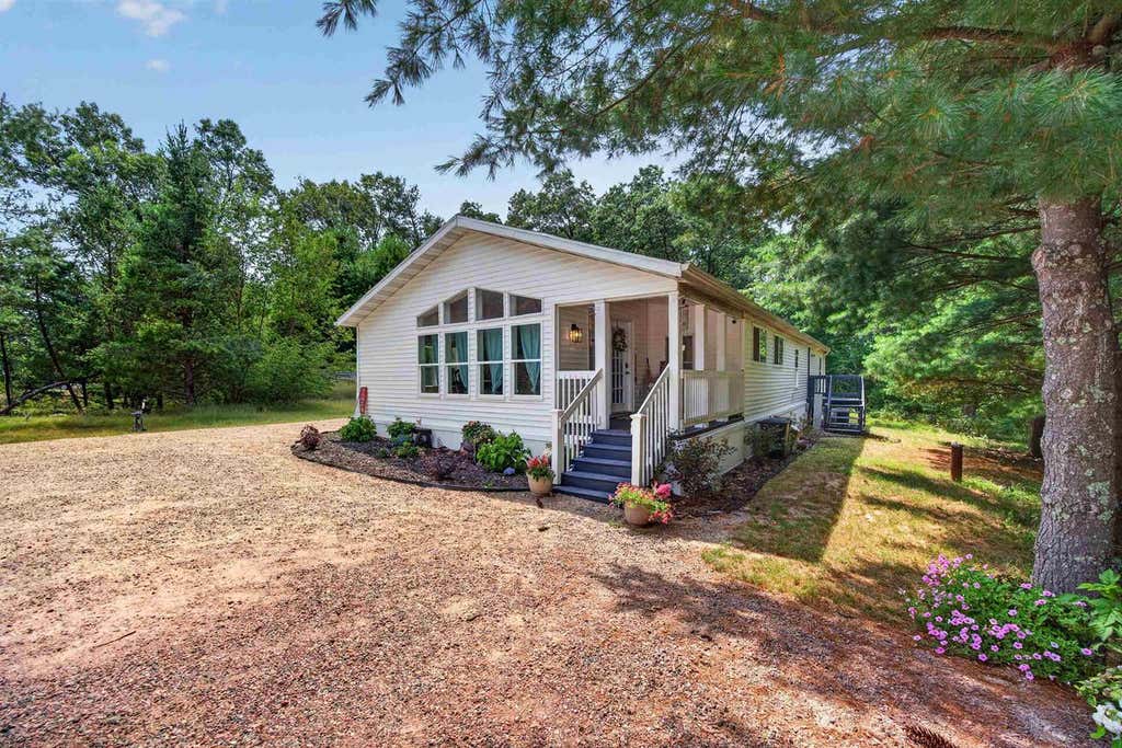 Photo of 637 Hampton TRAIL, Nekoosa, WI 54457 (MLS # 22603712)