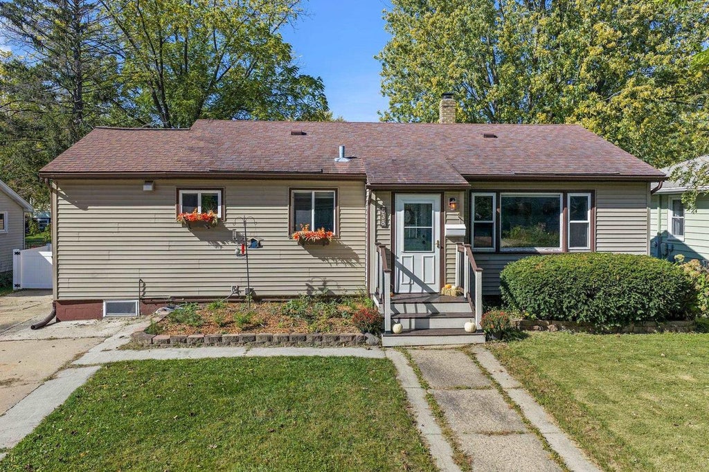 Photo of 538 Ellinwood AVENUE, Reedsburg, WI 53959 (MLS # 2034574)