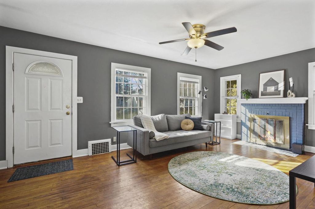 Photo of 718 W Olin AVENUE, Madison, WI 53715 (MLS # 2016622)