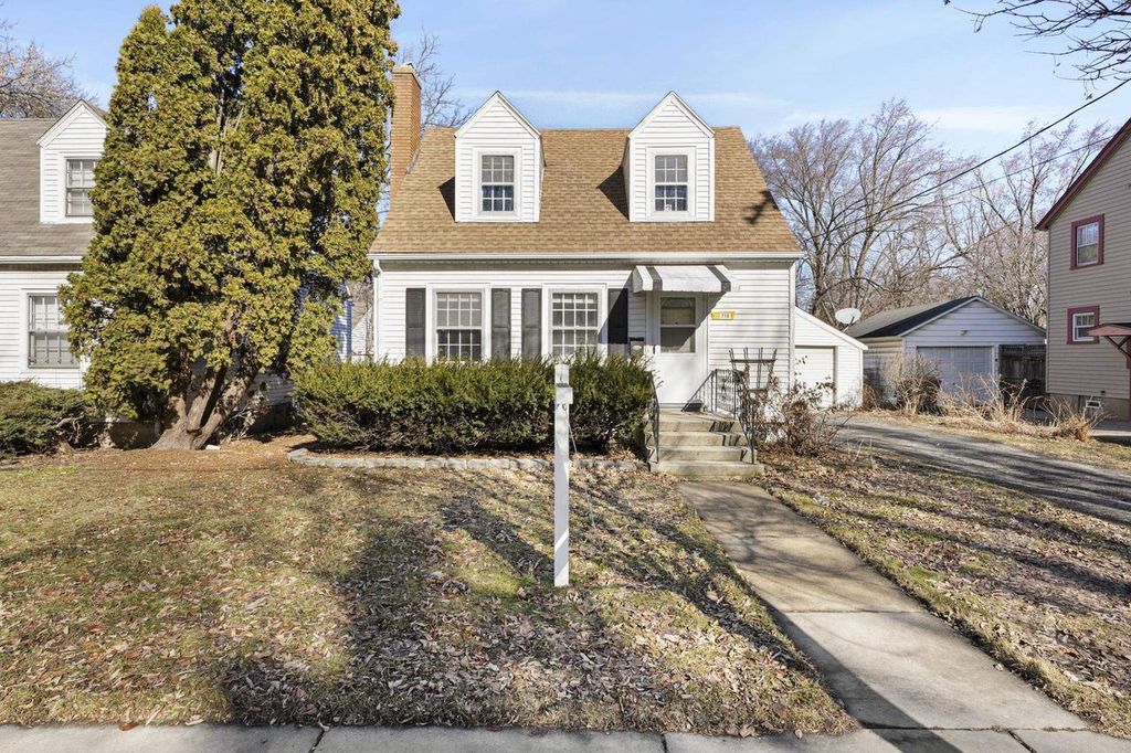 Photo of 718 W Olin AVENUE, Madison, WI 53715 (MLS # 2016622)