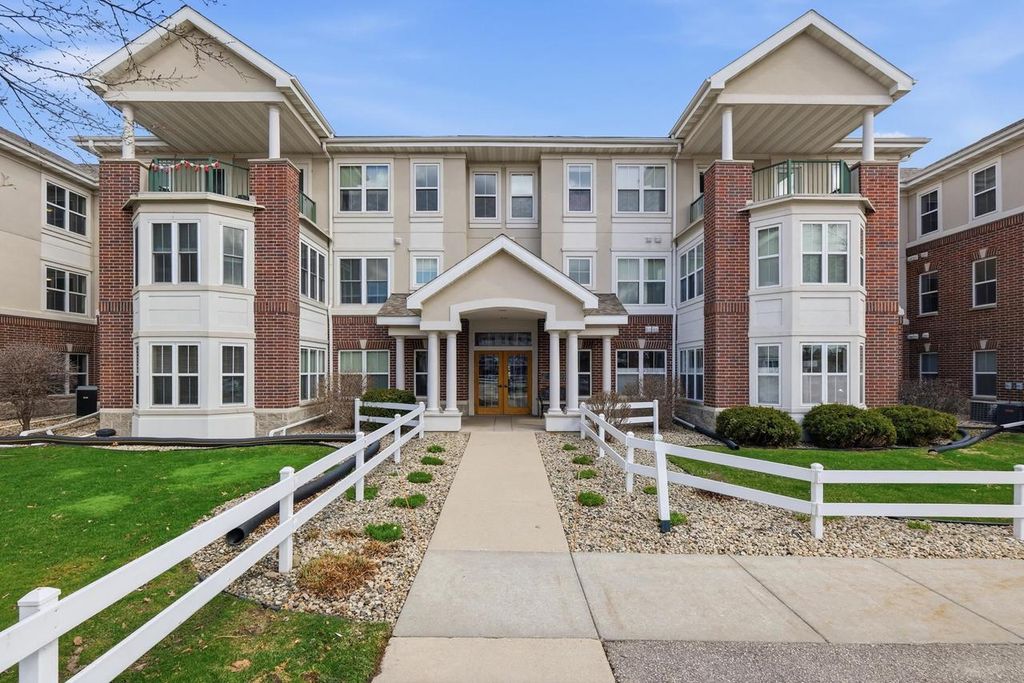 Photo of 8510 Greenway BOULEVARD #303, Middleton, WI 53562 (MLS # 2020553)