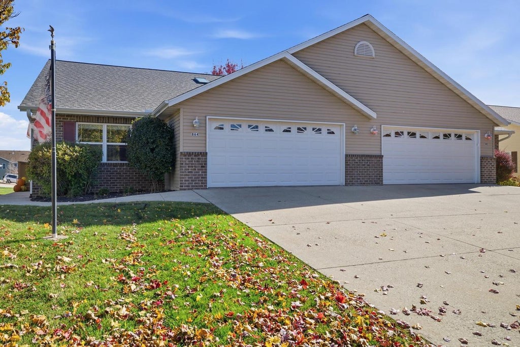 Photo of 864 Chief Kewaskum PLACE, Kewaskum, WI 53040 (MLS # 1986828)