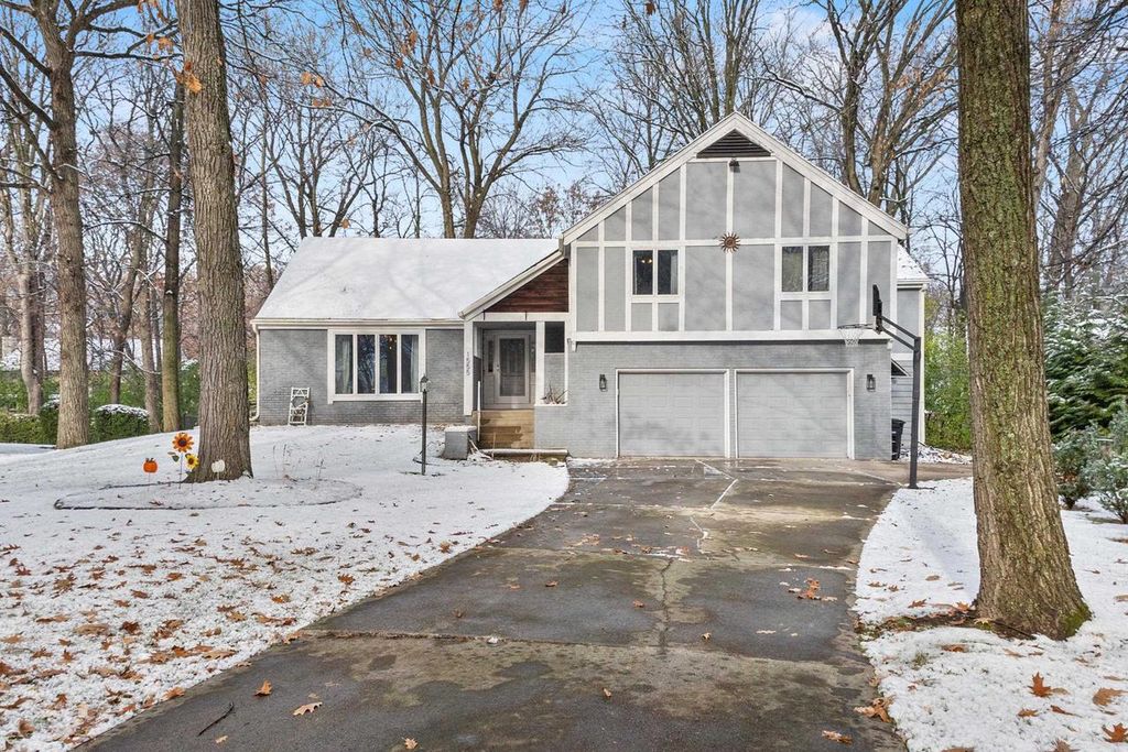 Photo of 1555 Villa Park DRIVE, Oshkosh, WI 54904 (MLS # 50320731)