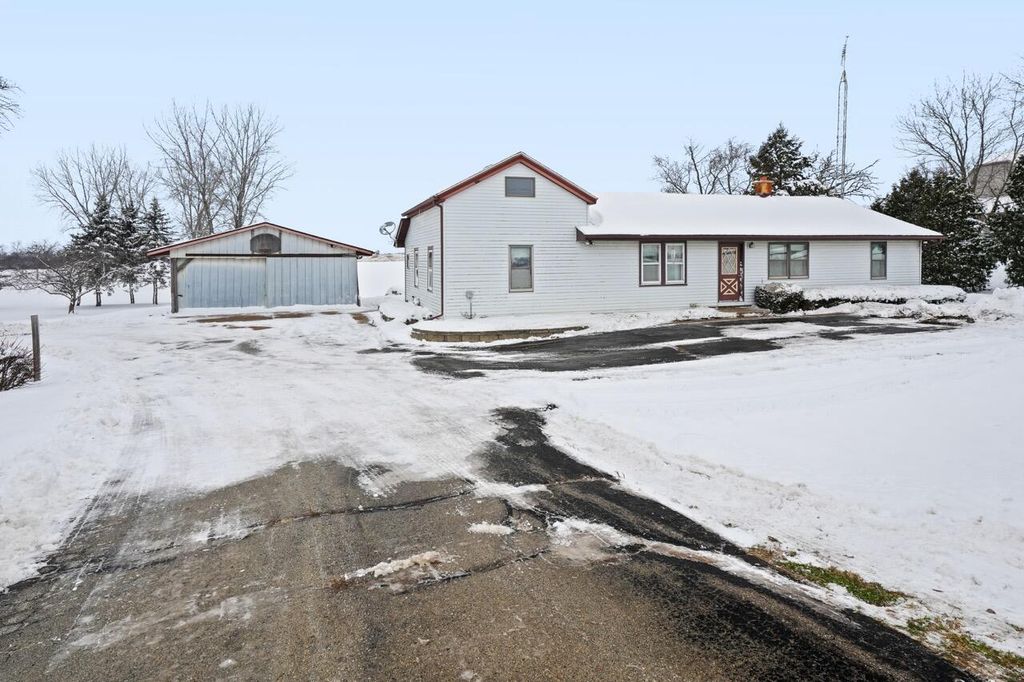 Photo of 15910 County Line ROAD, Sturtevant, WI 53177 (MLS # 1944449)