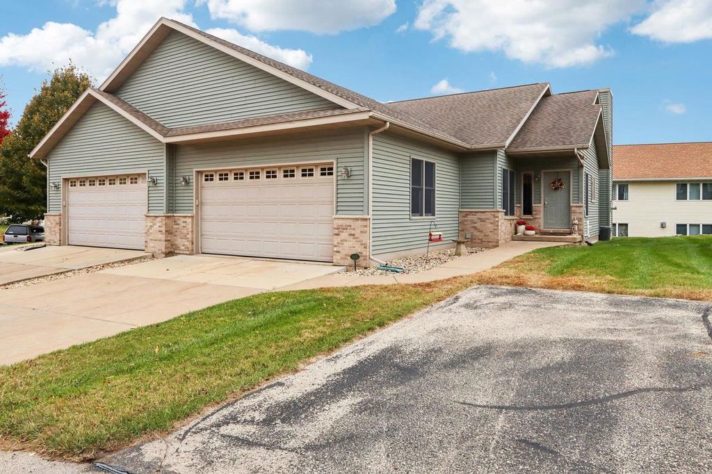 Photo of 113 Jennifer CIRCLE, Mount Horeb, WI 53572 (MLS # 2017527)