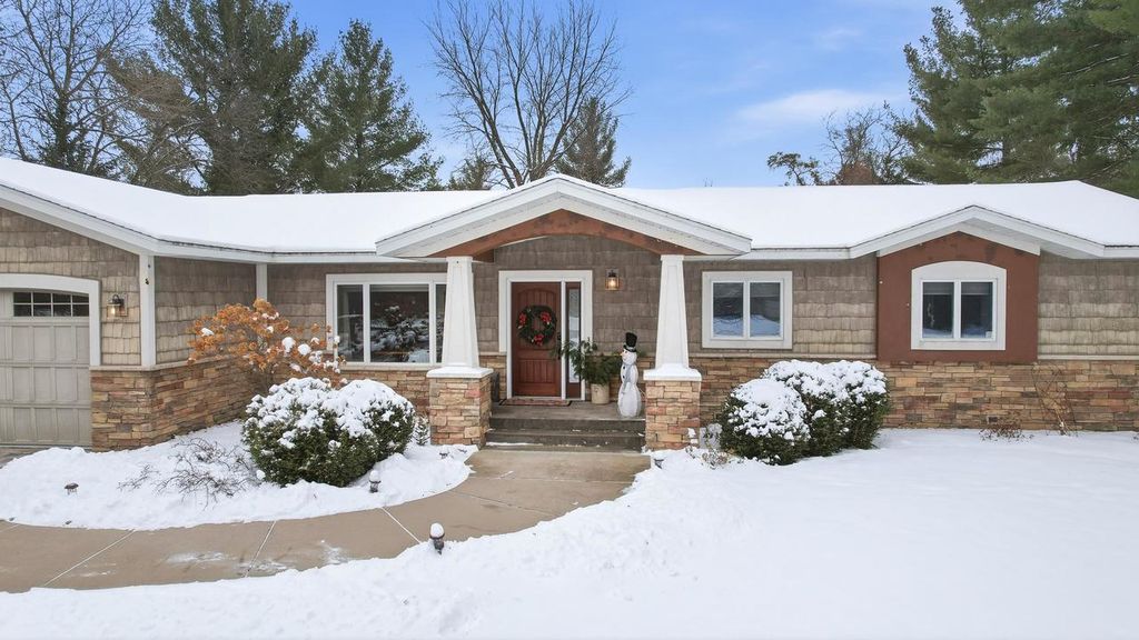 Photo of 5427 Oakwood AVENUE, Stevens Point, WI 54482 (MLS # 22505667)